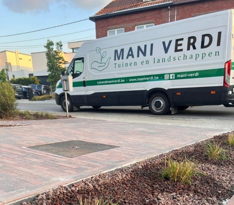 Bedrijfswagen van Mani Verdi op een werf in Hasselt